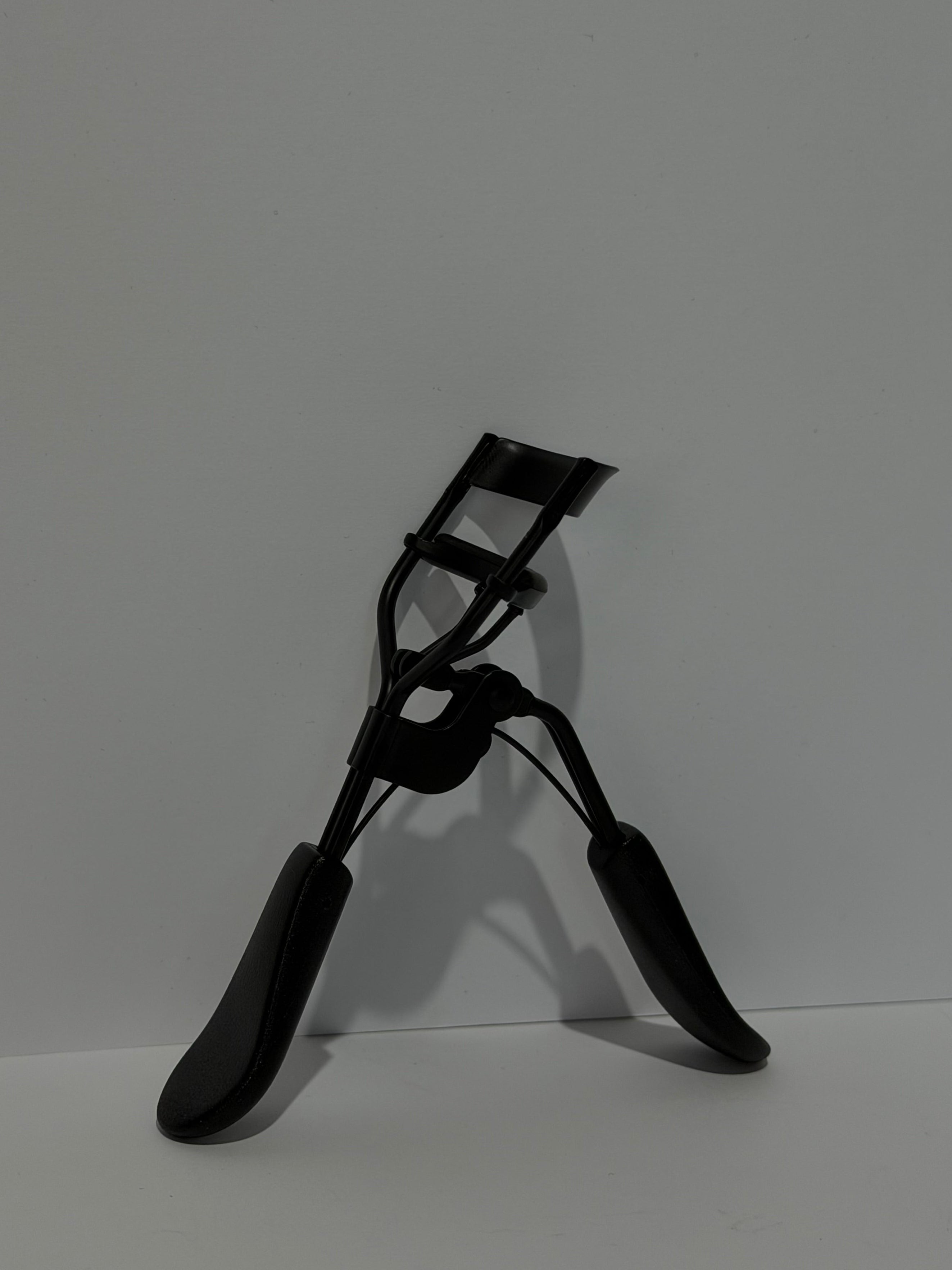 CURB STOMP LASH CURLER